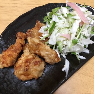 生野菜添え(*^^*)鶏胸肉の唐揚げ☆